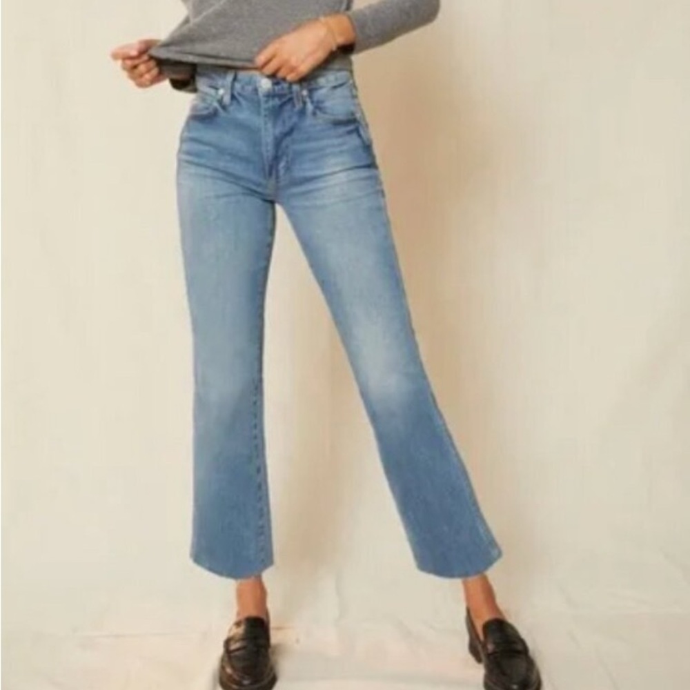 AMO sz 28 High Rise Kick Crop in Topanga Light Blue Denim Jeans, great condition